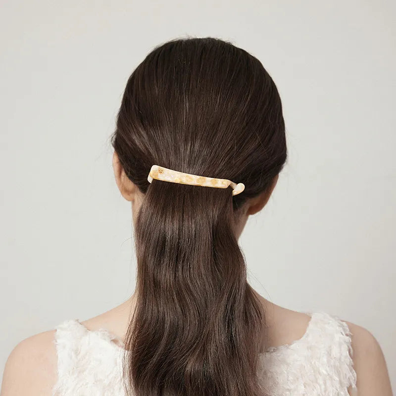 Coral Classic Banana Clip - EVITA PERONI OFFICIAL