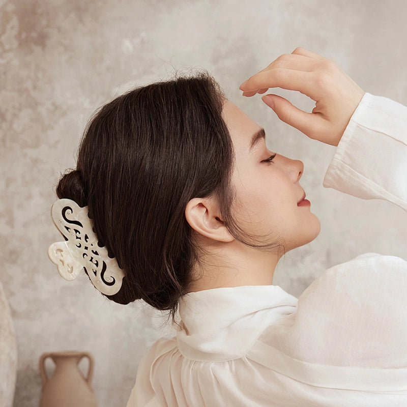 Abigail XL Hair Claw - EVITA PERONI OFFICIAL