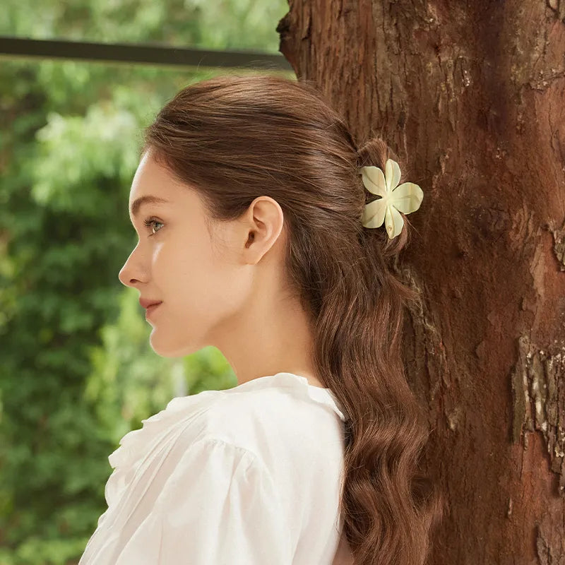 Alice Flower Medium Hair Claw - EVITA PERONI OFFICIAL