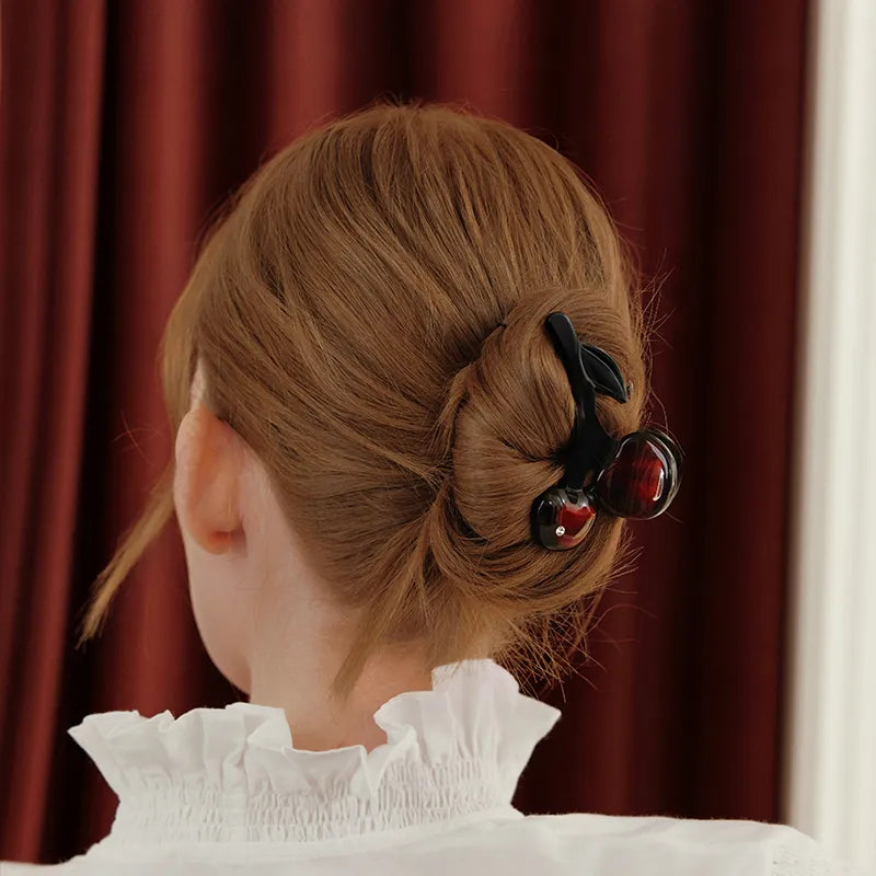 Elowen Cherry Medium Hair Claw - EVITA PERONI OFFICIAL