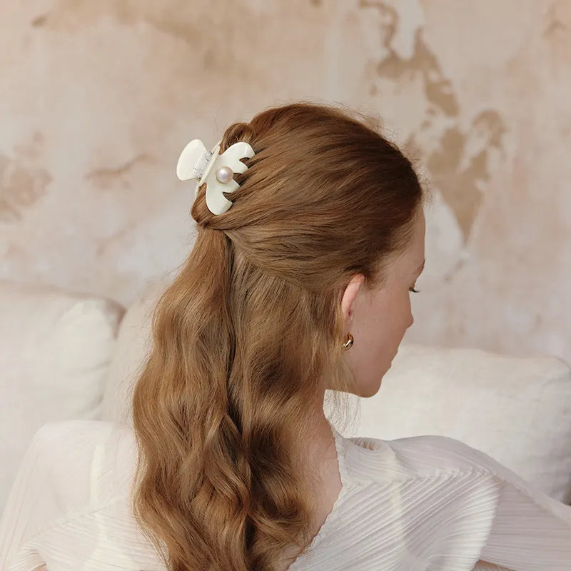 Alexandra Pearl Medium Hair Claw - EVITA PERONI OFFICIAL