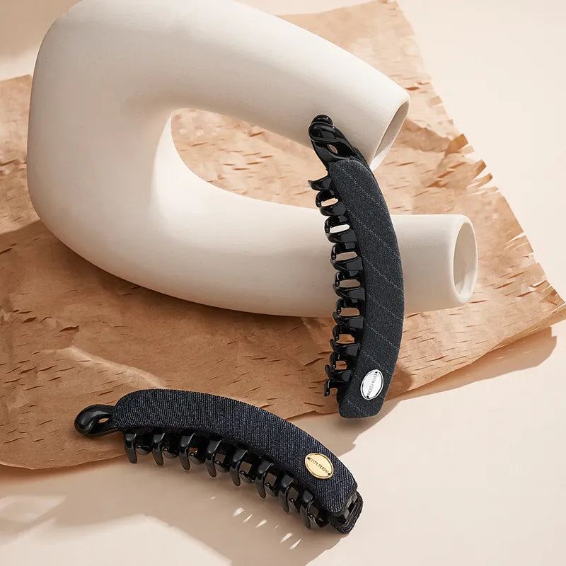 Maeve Banana Clip in Suiting Fabric - EVITA PERONI OFFICIAL