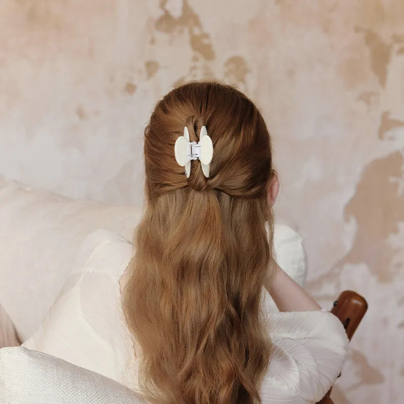 Alexandra Pearl Medium Hair Claw - EVITA PERONI OFFICIAL