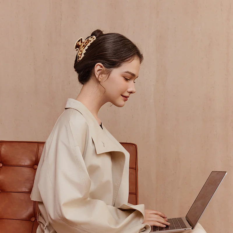 Hilary Large Hair Claw - EVITA PERONI OFFICIAL