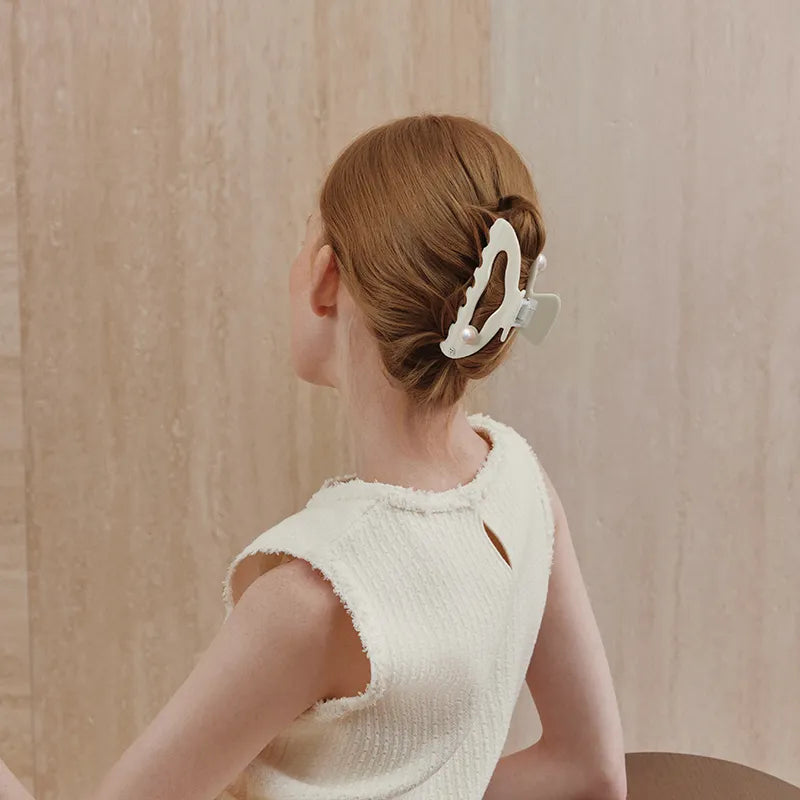Alexandra Pearl XL Hair Claw - EVITA PERONI OFFICIAL