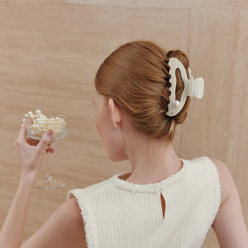 Alexandra Pearl XL Hair Claw - EVITA PERONI OFFICIAL