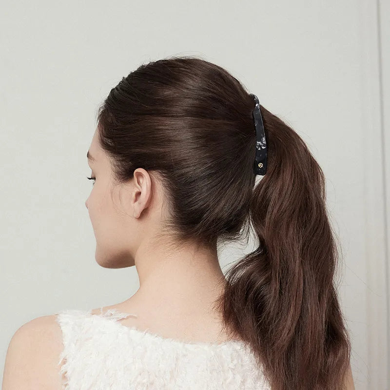 Coral Classic Banana Clip - EVITA PERONI OFFICIAL