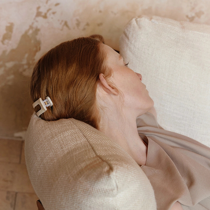 Cassia Uni Clip - EVITA PERONI OFFICIAL