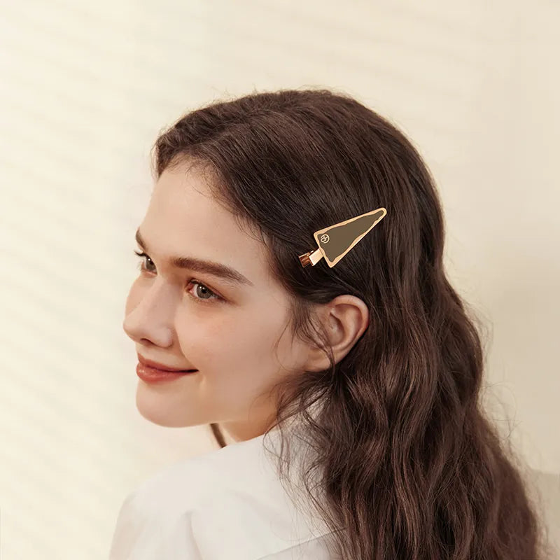 Mora Triangle Pelican Clip - EVITA PERONI OFFICIAL