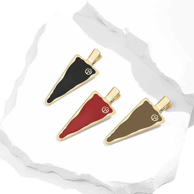 Mora Triangle Pelican Clip - EVITA PERONI OFFICIAL