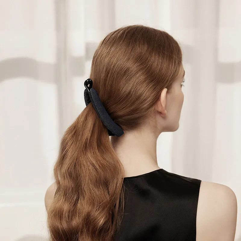 Maeve Banana Clip in Suiting Fabric - EVITA PERONI OFFICIAL