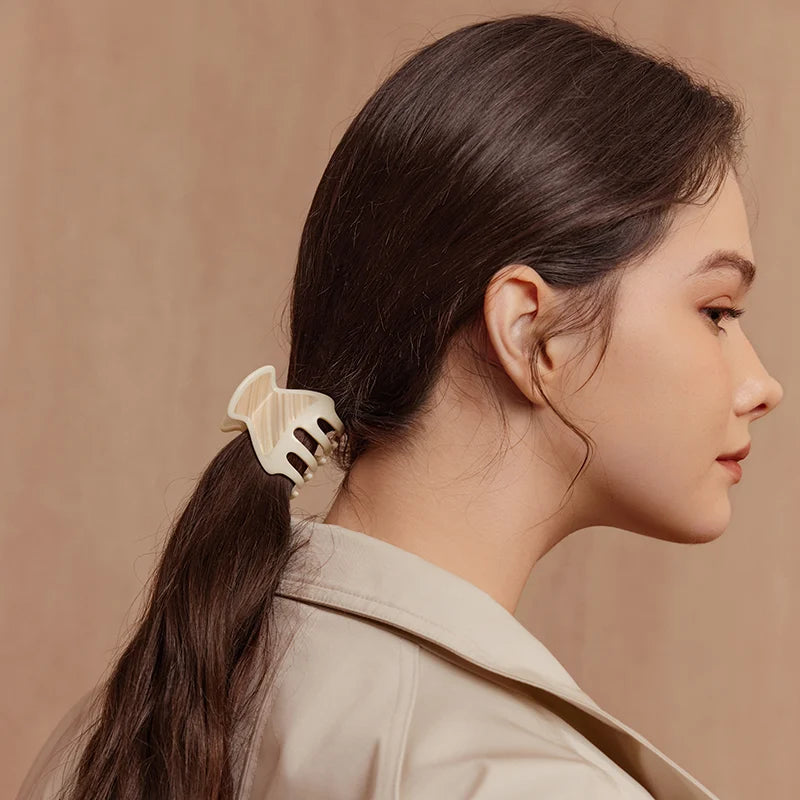 Hilary Small Hair Claw - EVITA PERONI OFFICIAL