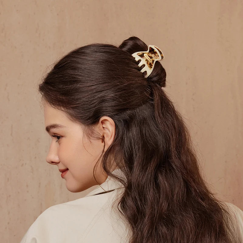 Hilary Small Hair Claw - EVITA PERONI OFFICIAL