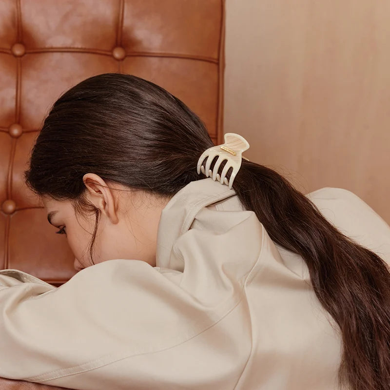 Hilary Small Hair Claw - EVITA PERONI OFFICIAL