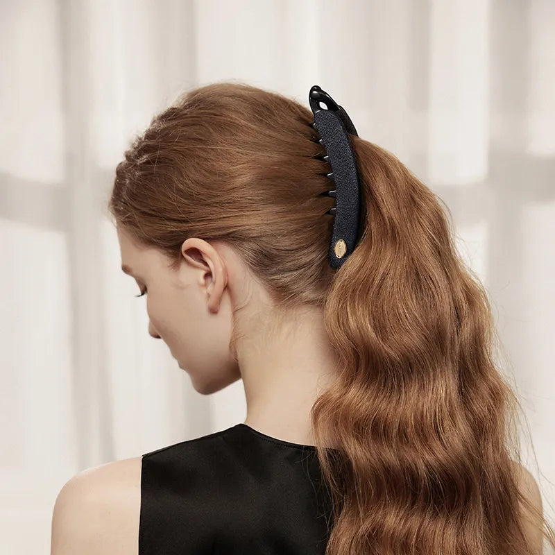 Maeve Banana Clip in Suiting Fabric - EVITA PERONI OFFICIAL